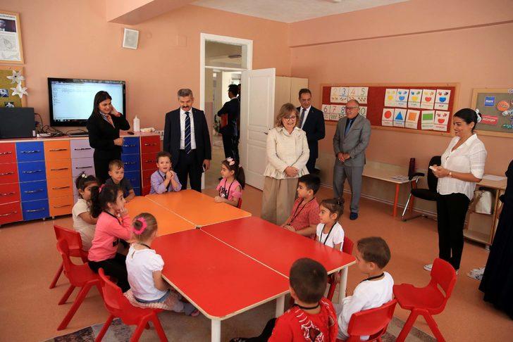 Milli Eğitim Bakan Yardımcısı Aşkar, Uşak'ta bazı okulları ziyaret etti G3