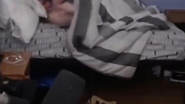 Canlı yayında olduğunu unuttu! Sarhoş olan Twitch yayıncısı Dave Prezoh tamamen çıplak kamera karşısına geçti