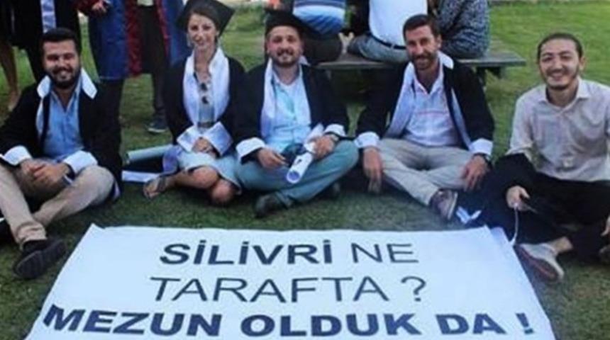 Mezuniyet t&ouml;reninde 'Silivri ne tarafta? pankartı a&ccedil;an &ouml;ğrencilere soruşturma