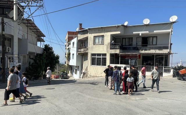 İzmir'de otomobilin çarptığı 1 çocuk öldü, 3'ü çocuk 4 kişi yaralandı