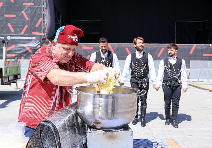 Karadenizli ustadan İstanbul'da "en uzun kuymak" rekoru denemesi G3