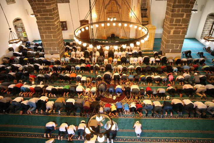 Diyarbakır'da TÜGVA Yaz Okulu Projesi kapsamında yürüyüş düzenlendi G4