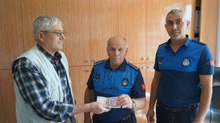 Çorum'da bir kişi hayvan pazarında bulduğu 20 bin lirayı sahibine ulaştırdı