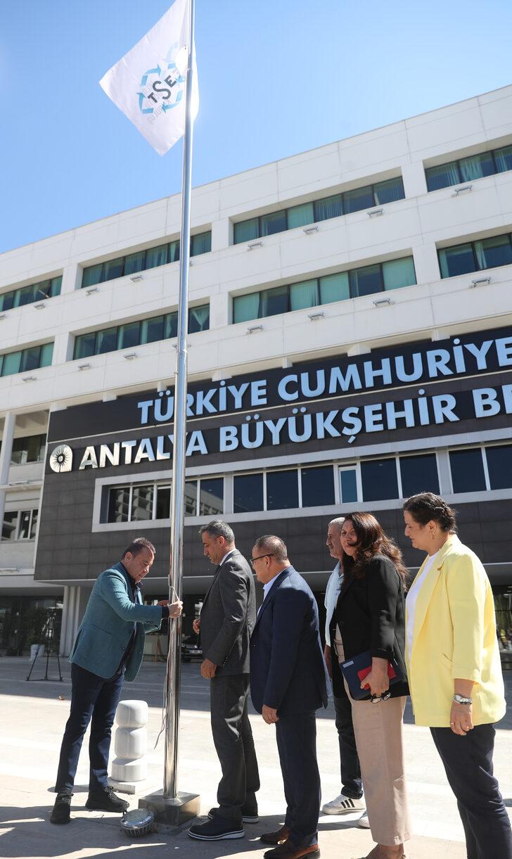 Antalya Büyükşehir Belediyesi, TSE'den "İklim Dostu Kuruluş" belgesi aldı G3