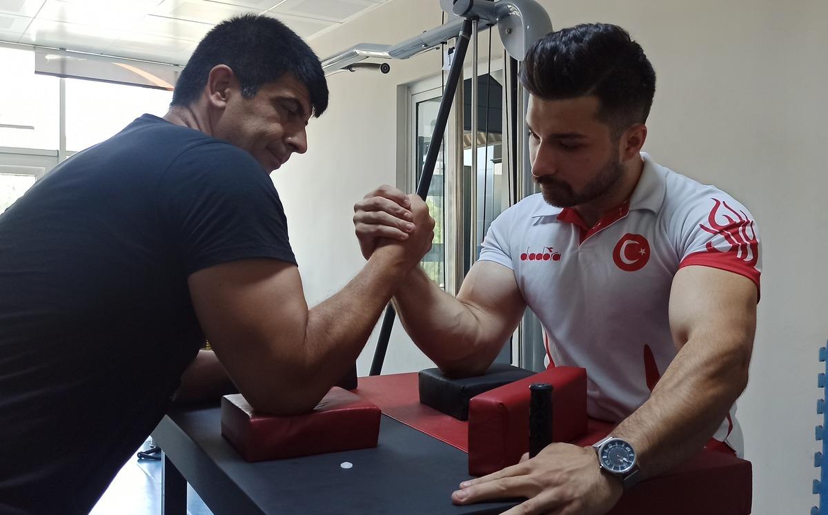 Milli bilek g&uuml;reş&ccedil;i Ali Kara&ccedil;ete, d&uuml;nya şampiyonluğu i&ccedil;in &ccedil;alışıyor