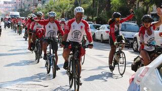 Bisikletlilerin taşıdığı İstiklal Bayrağı Manisa'ya ulaştı