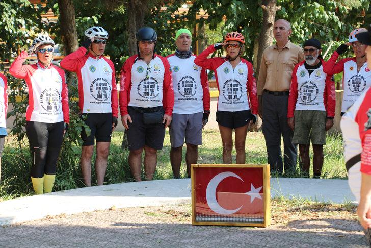 Bisikletlilerin taşıdığı "İstiklal Bayrağı" Manisa'ya ulaştı G4