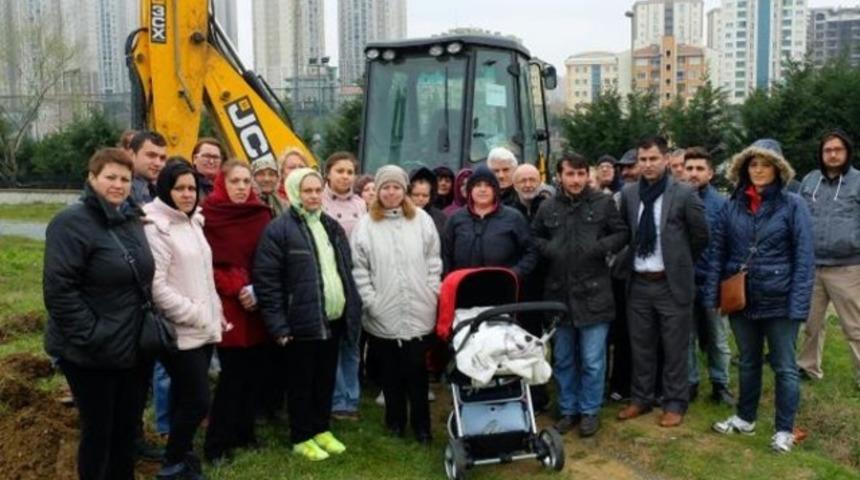 Başakşehir&rsquo;de parkını savunan mahalleliye polis m&uuml;dahalesi