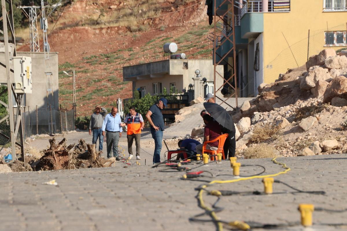 AFAD ekipleri, yer altından sesler geldiği iddia edilen k&ouml;yde incelemede bulundu