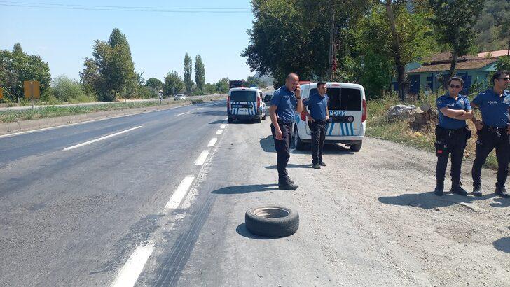 Manisa'da otomobilden fırlayan lastiğin isabet ettiği polis memuru yaralandı G2