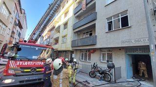 Sultangazi'de yanan binada mahsur kalan 6 kişi kurtarıldı