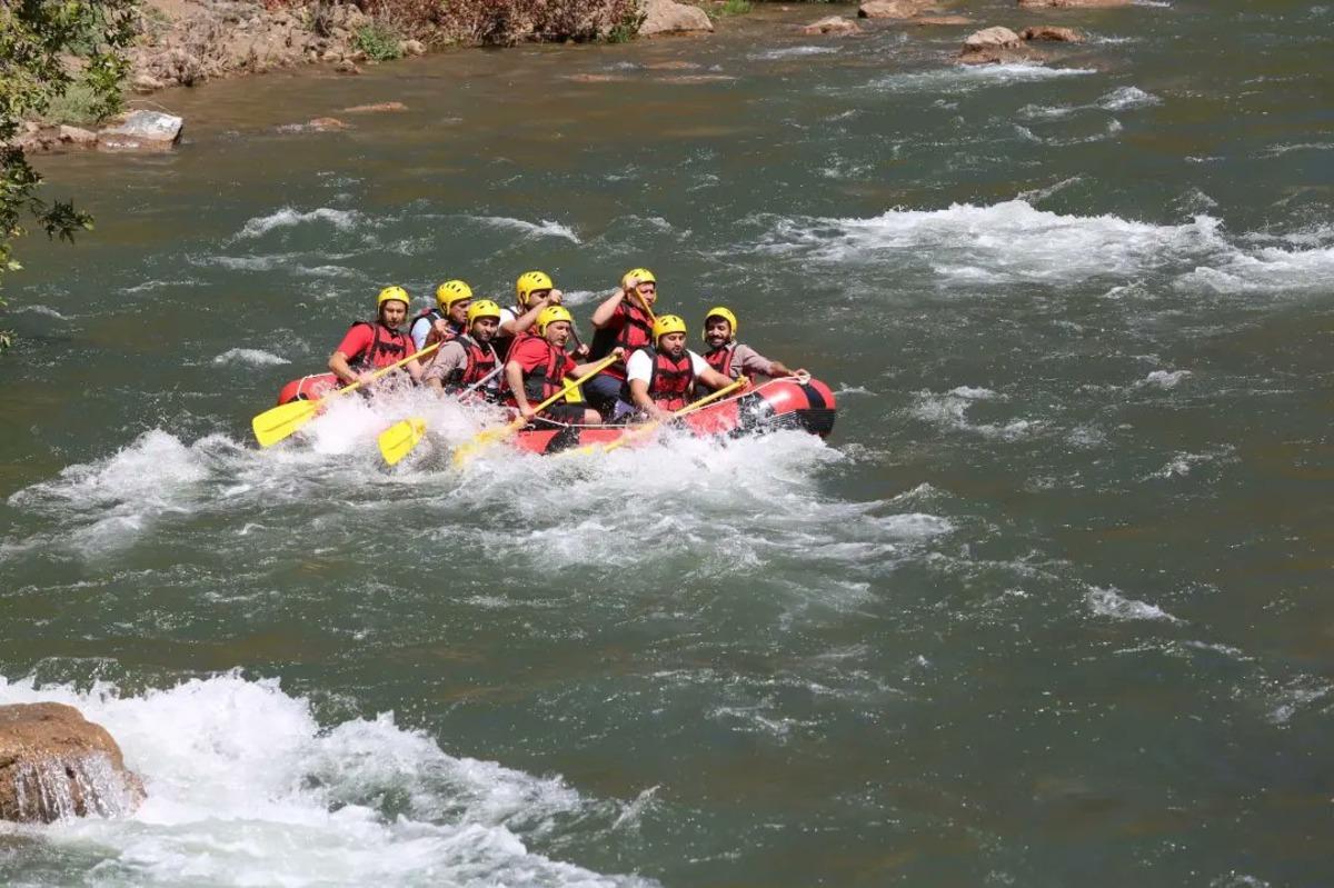 Kayseri Valisi G&ouml;kmen &Ccedil;i&ccedil;ek, Zamantı Irmağı'nda rafting yaptı