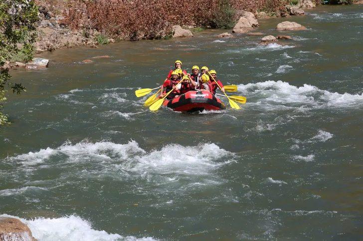 Kayseri Valisi Gökmen Çiçek, Zamantı Irmağı'nda rafting yaptı G2