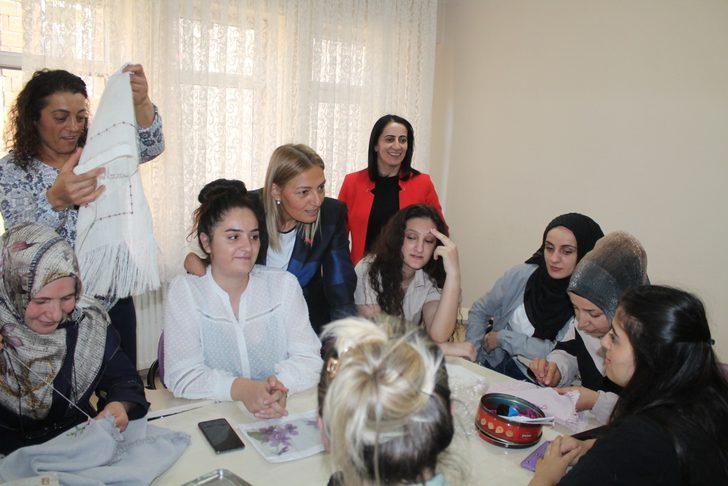 Aile ve Sosyal Hizmetler Bakan Yardımcısı Öncü, Hakkari'de ziyaretlerde bulundu G4