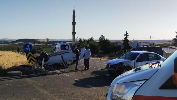Adıyaman'da iki otomobil çarpıştı 5 kişi yaralandı G3