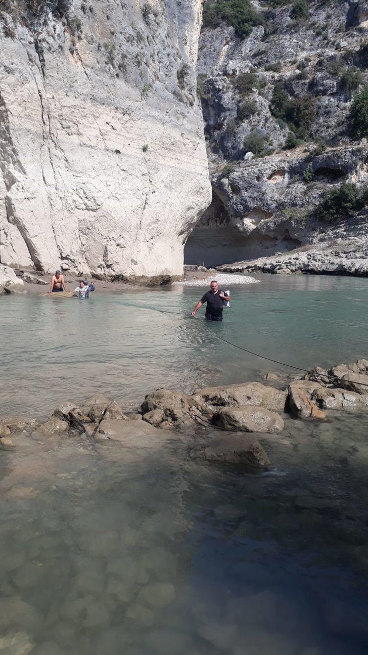 Mersin’de suyu yükselen çayda mahsur kalan 2 kişi kurtarıldı G4