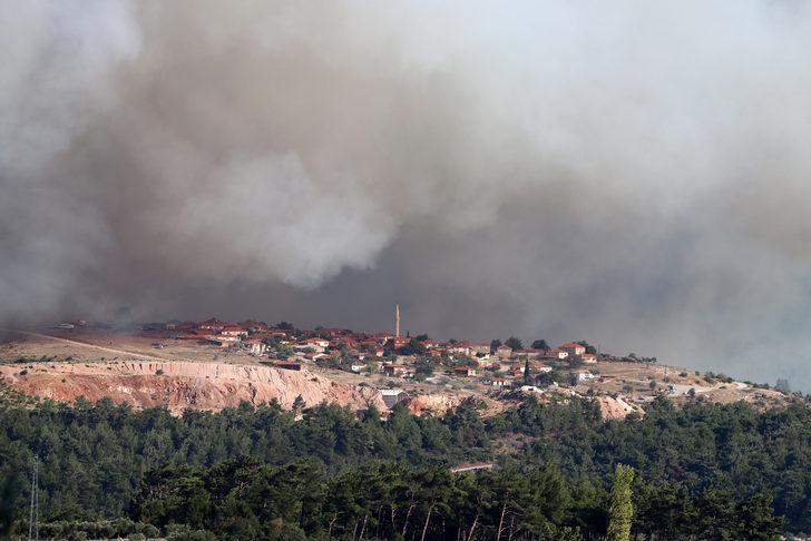 GÜNCELLEME - Manisa Soma'da çıkan ikinci orman yangını kısmen kontrol altına alındı G4