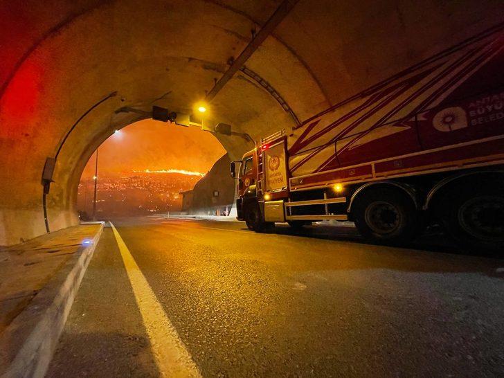 GÜNCELLEME 7 - Mersin'deki orman yangınına müdahale ediliyor G3