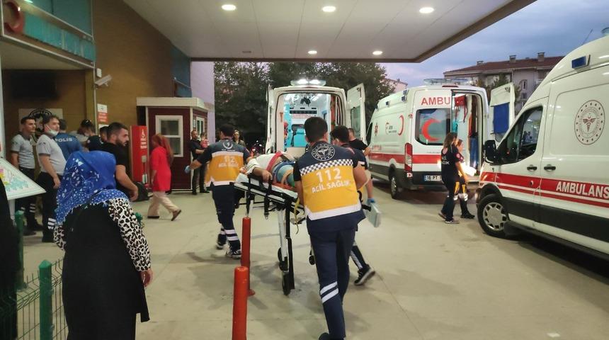 Bursa'da iki otomobilin çarpışması sonucu 4 kişi yaralandı