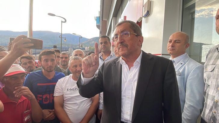Karabük'te maaşlarına zam alan işçiler davul zurna eşliğinde eğlendi G2