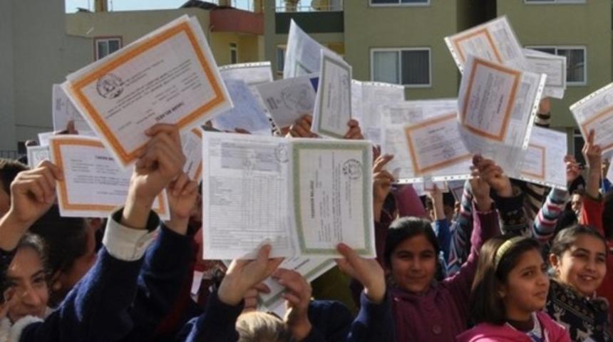 Milyonlarca öğrenci karne alacak