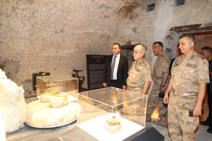 Jandarma Genel Komutanı Orgeneral Çetin, Kars'ta Peynir Müzesi'ni gezdi G2