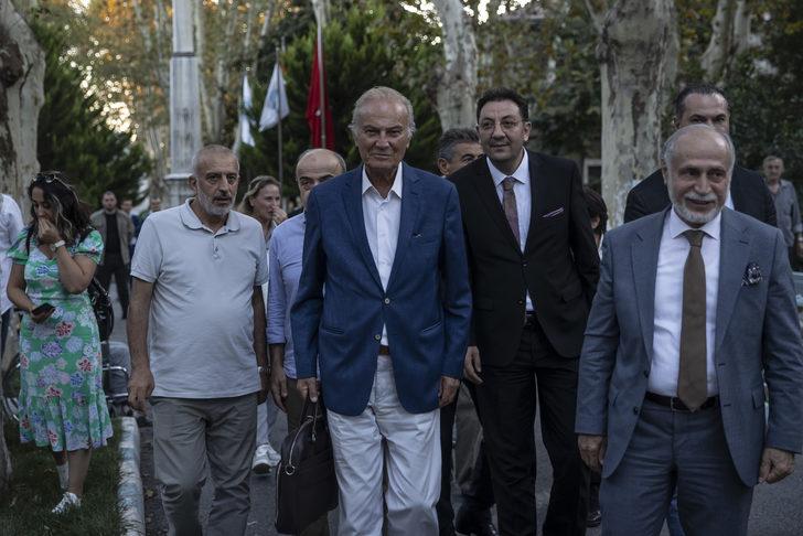 Ediz Hun ve Biket İlhan, Darülaceze Geleneksel Sinema Günleri'ne katıldı G1