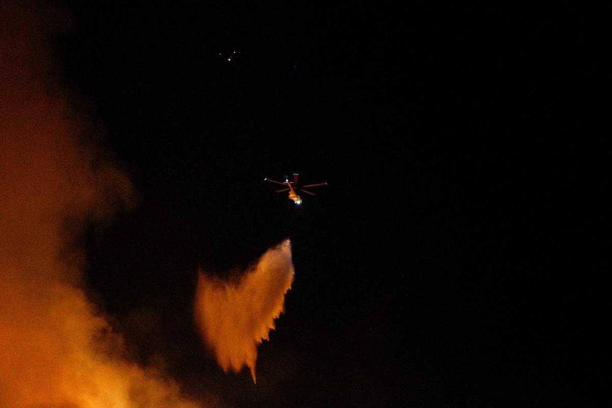 G&Uuml;NCELLEME 8 - Mersin'deki orman yangınına m&uuml;dahale ediliyor