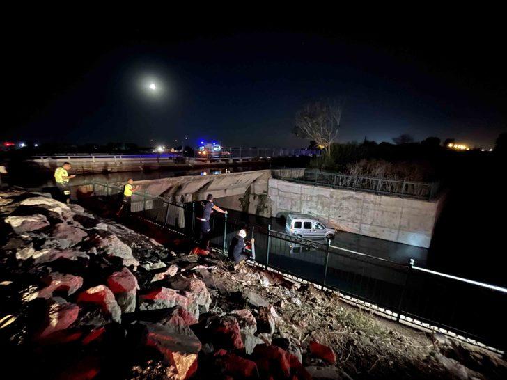 Adana'da dereye düşen kamyonetin sürücüsü yaralandı G1