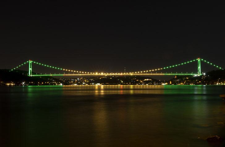 Fatih Sultan Mehmet Köprüsü Brezilya bayrağının renklerine büründü G1