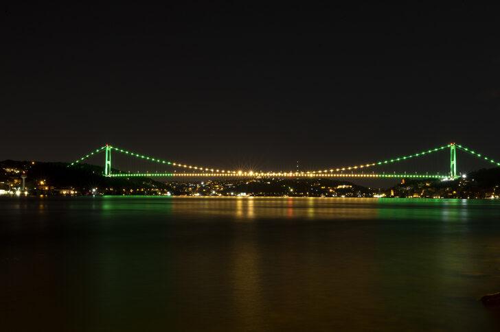 Fatih Sultan Mehmet Köprüsü Brezilya bayrağının renklerine büründü G3