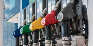 Petrolde sert d&uuml;ş&uuml;ş! Akaryakıt fiyatlarında indirim beklentisi