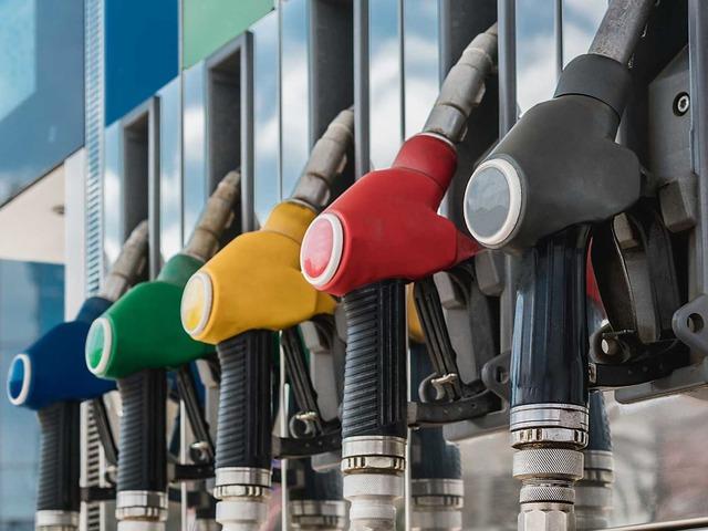 Petrolde sert d&uuml;ş&uuml;ş! Akaryakıt fiyatlarında indirim beklentisi