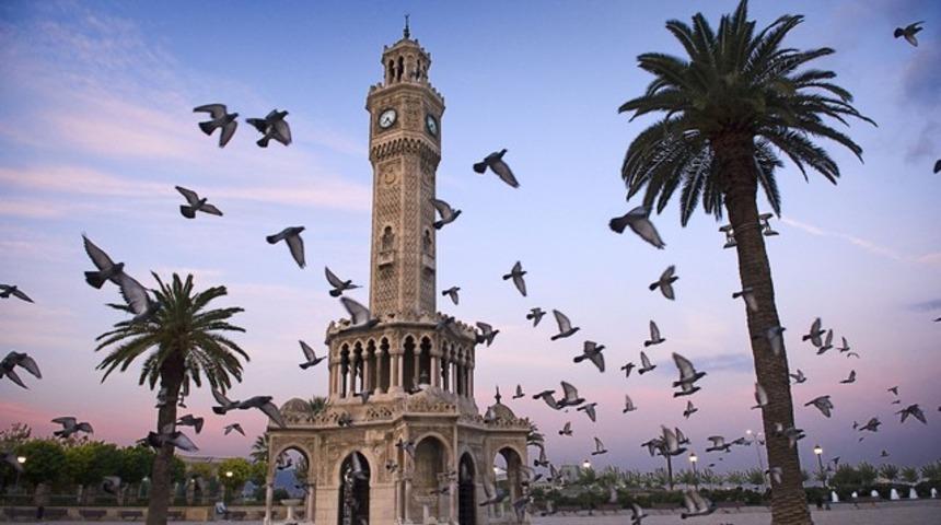 AKP ve CHP'nin yeni tartışması: İzmir'in kızları eskiden daha güzeldi