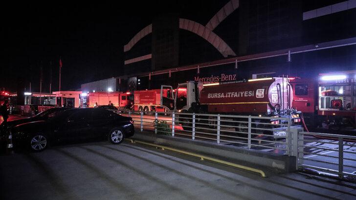 Bursa'da lüks araç firmasının bakım servisinde çıkan yangın söndürüldü G4