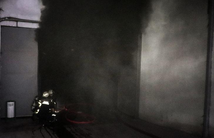 Bursa'da lüks araç firmasının bakım servisinde çıkan yangın söndürüldü G5