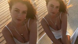 Burcu Özberk Venedik Film Festivali’ne gitti! Süper minili tarzıyla olay oldu