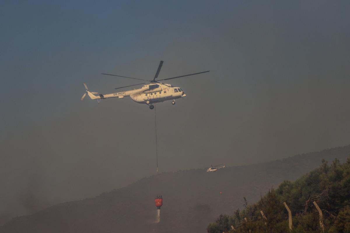 G&Uuml;NCELLEME 2 - Mersin'deki orman yangınına m&uuml;dahale s&uuml;r&uuml;yor