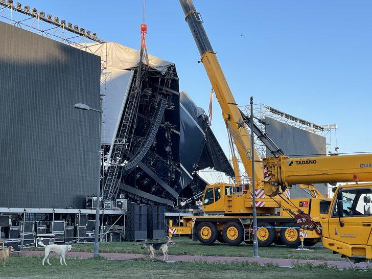 GÜNCELLEME - İzmir'de çöken sahnenin, etkinlikler ve sanatçı Tarkan'ın konseri için kurulduğu öğrenildi G5