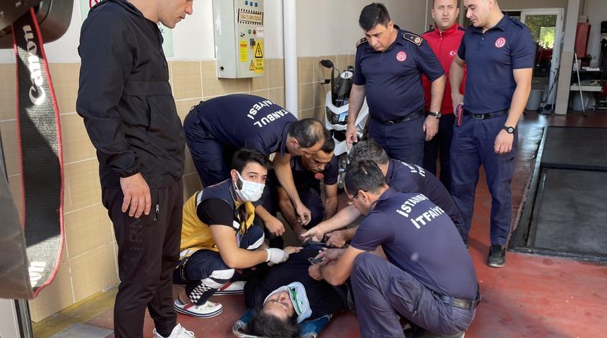 Üsküdar'da itfaiye istasyonu önünde aracın çarptığı kadın yaralandı