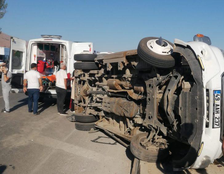 Muş'ta işçileri taşıyan minibüsün devrildiği kazada 13 kişi yaralandı G2