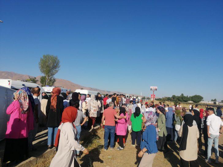 Muş'ta işçileri taşıyan minibüsün devrildiği kazada 13 kişi yaralandı G4