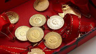 Gram altın bir aşağı bir yukarı! Kafaları karıştıran hareketlilik... Piyasa uzmanı açıkladı: Altında düşüş devam edecek mi? 