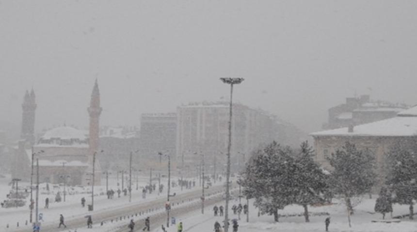 Valilikler 21 Ocak Perşembe kar tatili edilen illeri açıkladı