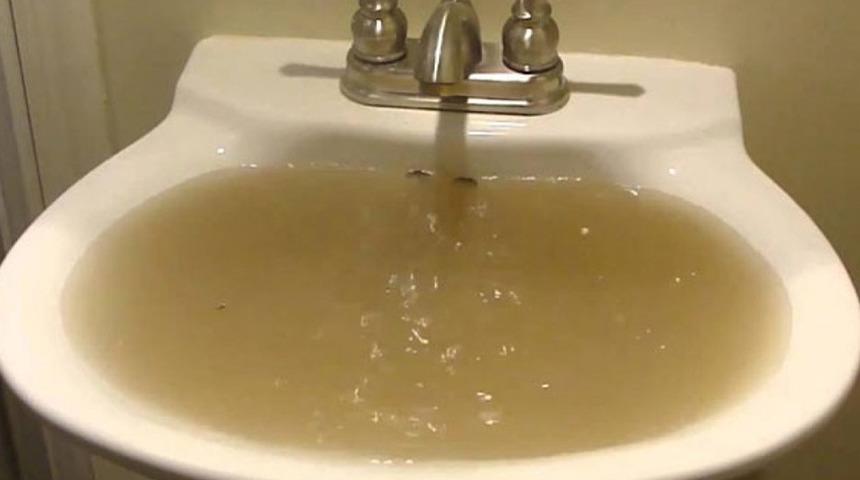 Tesisat&ccedil;ıyı aramadan &ouml;nce... Tıkanmış lavaboyu a&ccedil;manın kesin y&ouml;ntemi