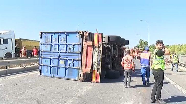 SON DAKİKA | İstanbul'da feci kaza: TEM Otoyolu'nu kilitlendi! TIR ikiye bölündü, sürücü göle uçtu G2