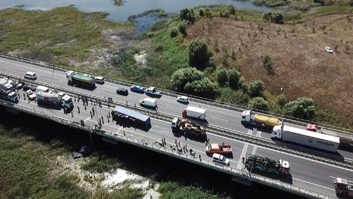 SON DAKİKA | İstanbul'da feci kaza: TEM Otoyolu'nu kilitlendi! TIR ikiye bölündü, sürücü göle uçtu G4