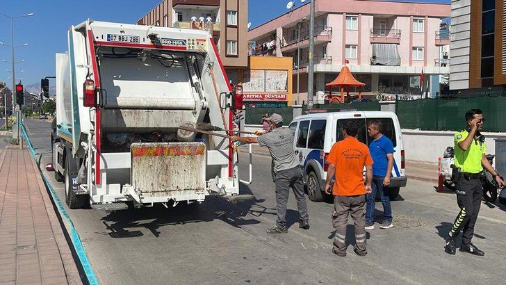 Antalya'da çöp kamyonunun altında kalan motosikletin sürücüsü öldü G2