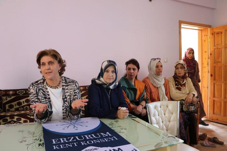 Doktor ve kadınlar meme kanserinde erken tanı farkındalığı için kırsalda mesaide G1