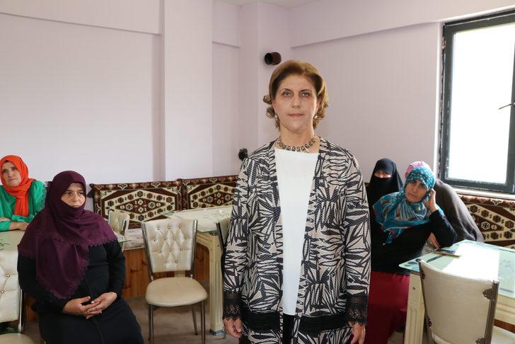 Doktor ve kadınlar meme kanserinde erken tanı farkındalığı için kırsalda mesaide G2